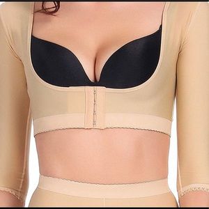 Arm shaping top. Medium